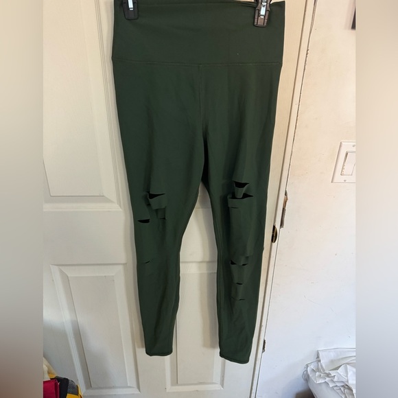 Alo Yoga High Waist Ripped Warrior Leggings Size Medium Hunter Green - Picture 5 of 14